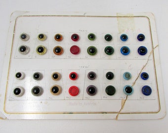 Lot of Vintage Buttons or Animal Eyes Wilhelm Schlenz & Hadrich Austria Buttons On Original Department Store Card 32 total