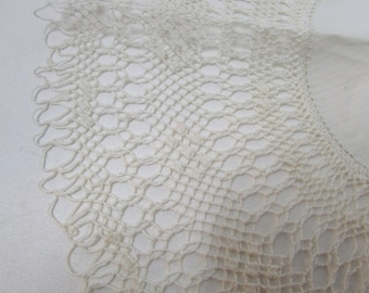 Vintage Round Crocheted Lace Doily in Off- White, 13 1/2 Inch Diameter, Wide Crocheted Border Linen, Vintage Textiles, Home Decorating