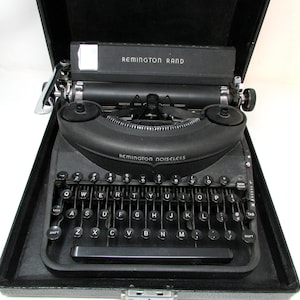 Remington Rand Model Seven Typewriter – Vintage Noiseless Manual Typewriter with Case – Working Condition