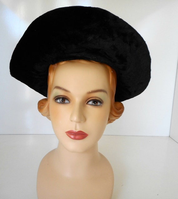 1920s Vintage Flapper Hat Black Velvet with Brim A