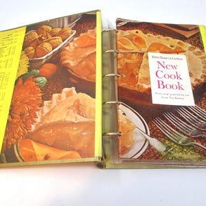 Vintage Cookbook - Better Homes and Gardens New Cook Book 1965  5-Ring Binder BH&G Recipes Bridal Shower Gift Gold Souvenir Edition