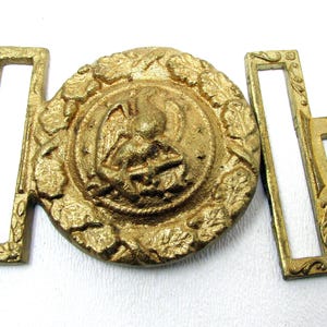 アンティークスペルターベルトバックル - 鷲と花輪、ミリタリー