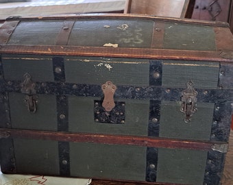 Rare Salesman Sample Antique Dome Top Trunk with Tray Doll sized trunk Vintage Small Trunk