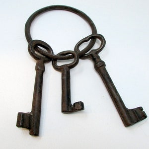 Iron Skeleton Key Set on Ring Fake Jailer Keys Halloween Prop Old House  Decor -  Hong Kong