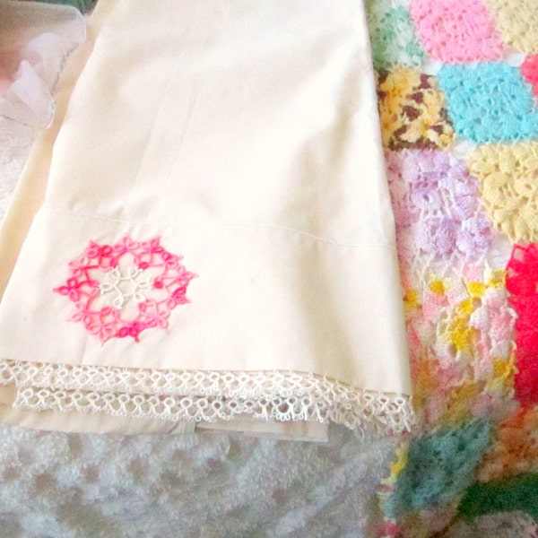 Vintage Bed Sheet Tatted Trim Crocheted Trim Hand Sewn Hems Cream with Pink Queen size 66 x 96 inches Tatting Tatted Edge