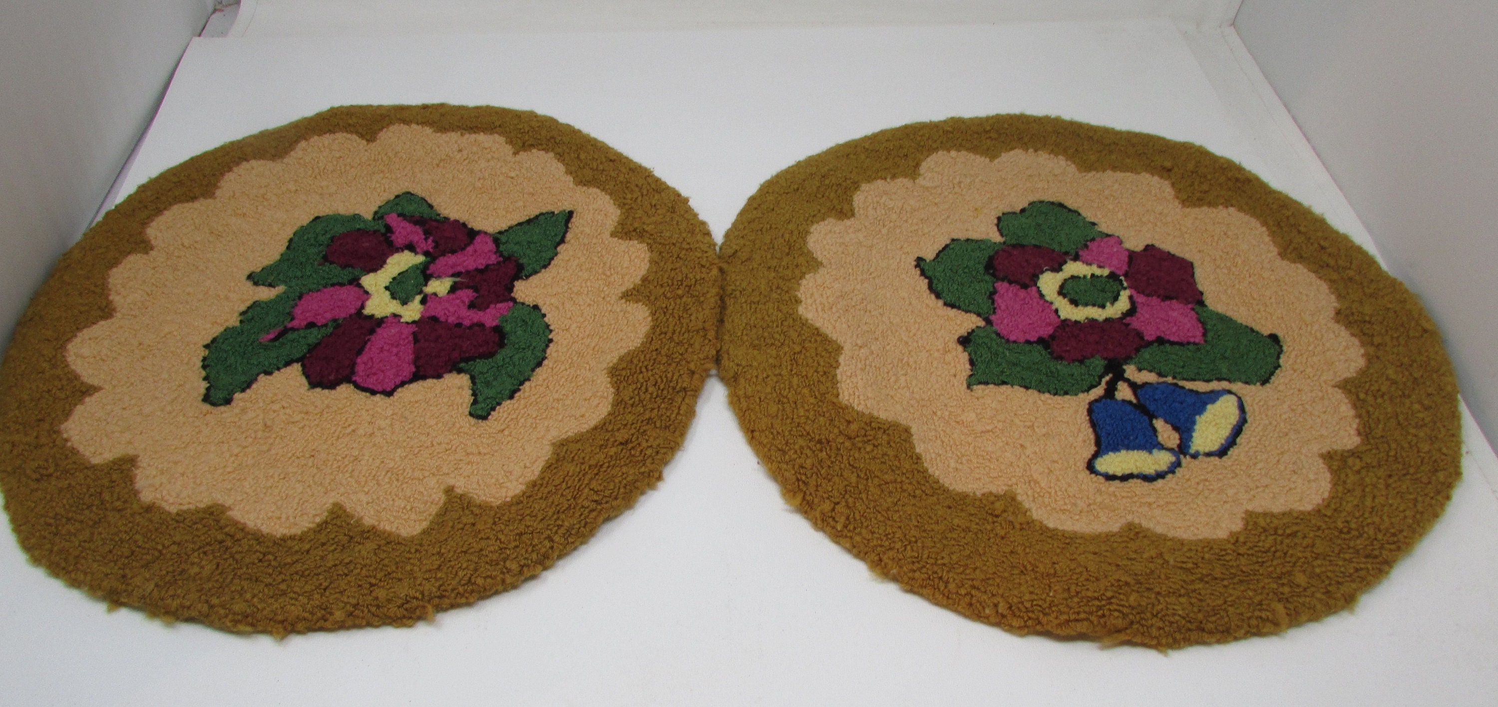 Round Hooked Rug -  Canada