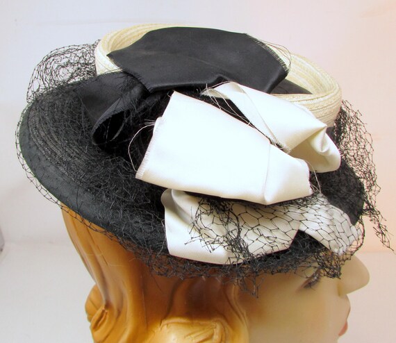 Vintage 1940s Percher Hat – Black and White Straw, Netting  display picture 1