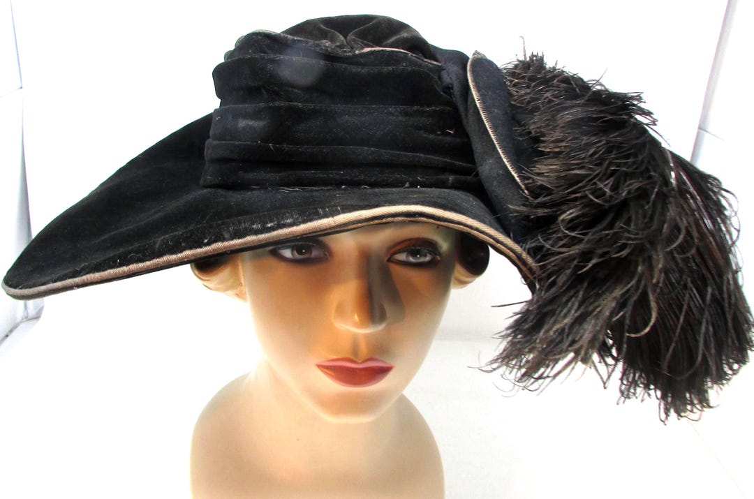 Victorian Wide Brim Hat: Black Velvet & Ostrich Feather  display picture 1