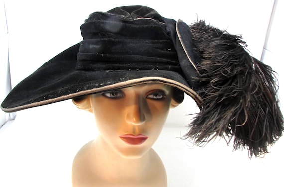 Victorian Wide Brim Hat: Black Velvet & Ostrich Feather  display picture 3