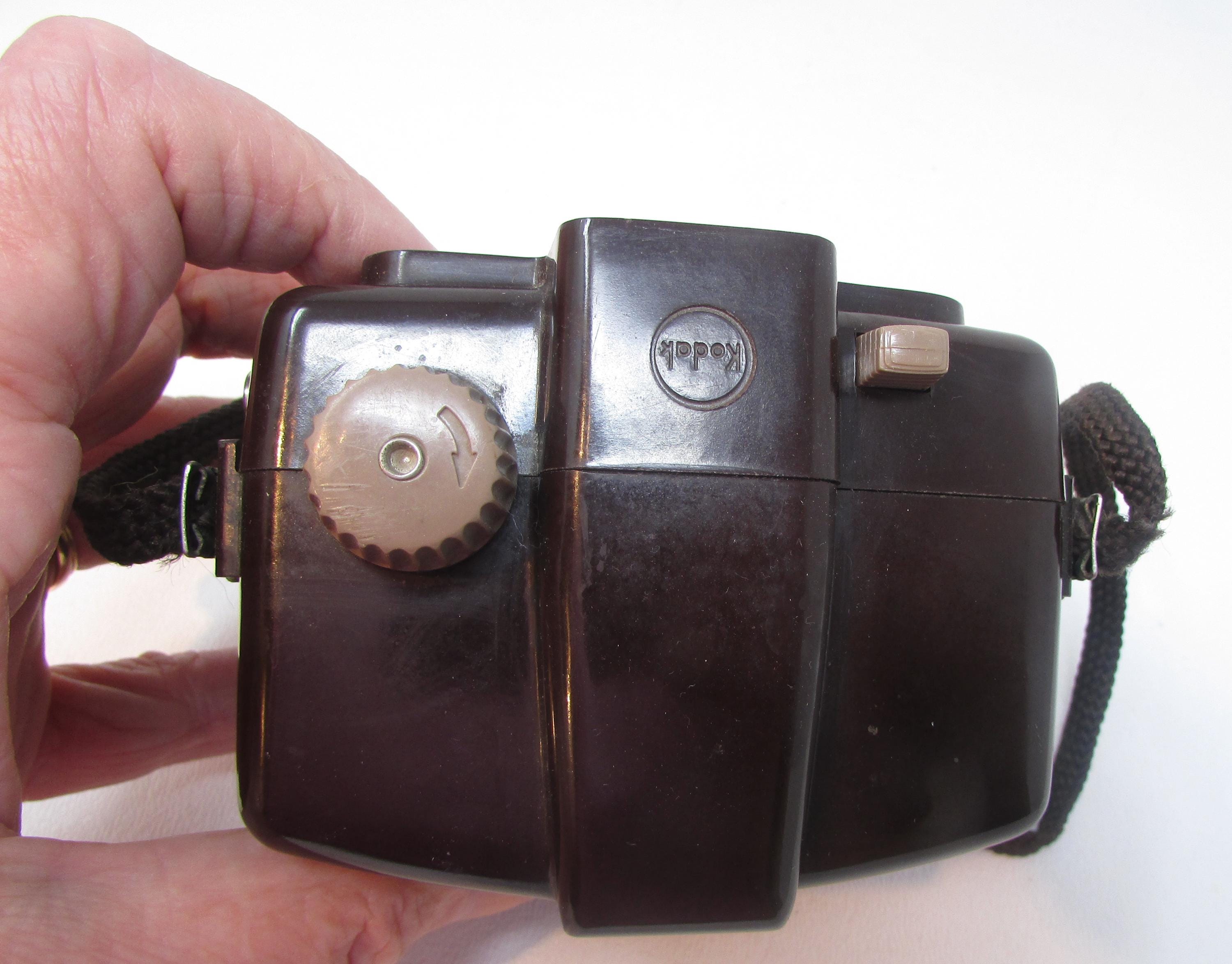 Appareil Photo Vintage Kodak Brownie Starluxe 4 – Blanc, Compact à Soufflet, Objectif Fixe