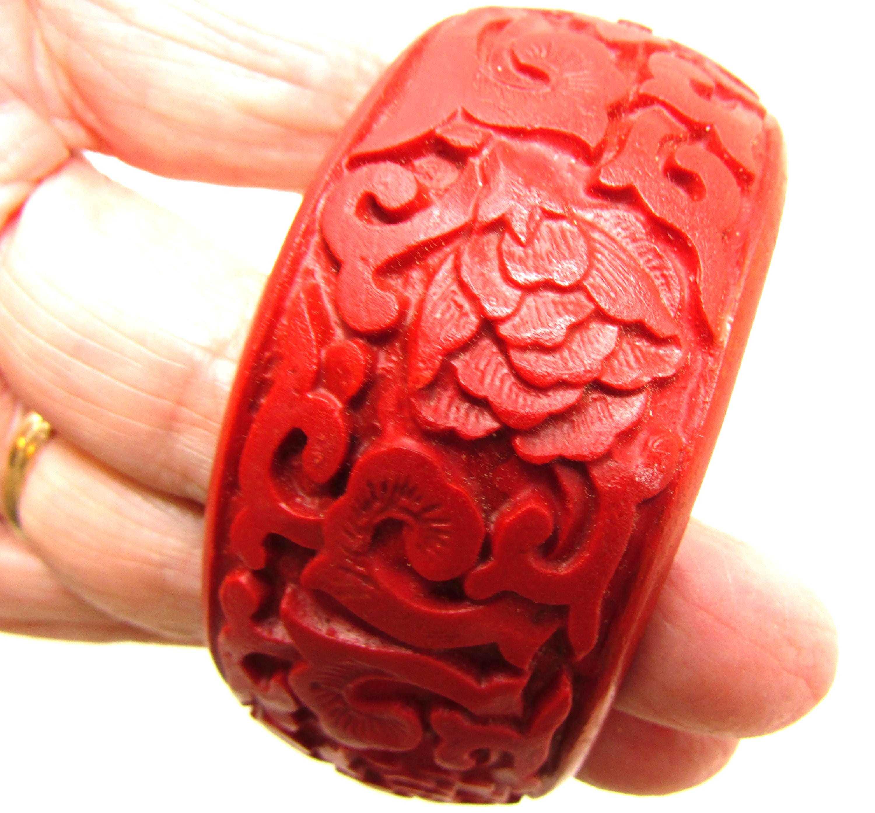ヴィンテージ中国製辰砂バングル：赤い漆の花彫りブレスレット - Etsy 日本