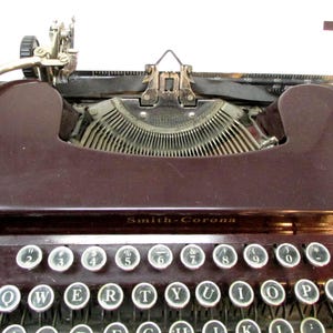 Vintage Smith-Corona Portable Manual Typewriter – Burgundy Finish, Glass Keys Movie Prop
