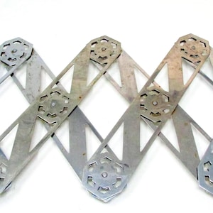 Vintage Industrial Expandable Metal Trivet Hot Pad – Accordion