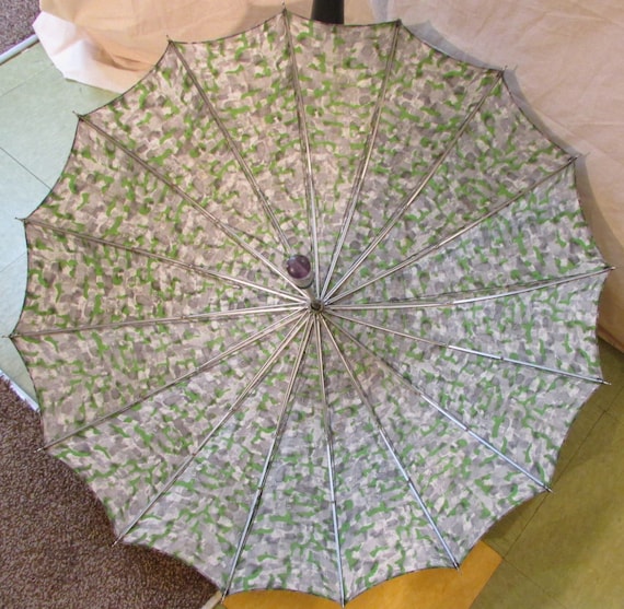 Vintage Umbrella Parasol Gray Lucite Handle Green… - image 8