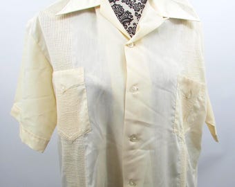 Vintage Mens pleated front Cigar Pocket Shirt Caribe Kambima Cuban Shirt Surfer Size 40 Tiki 1960s Fashion Vacation Shirt Butter Yellow