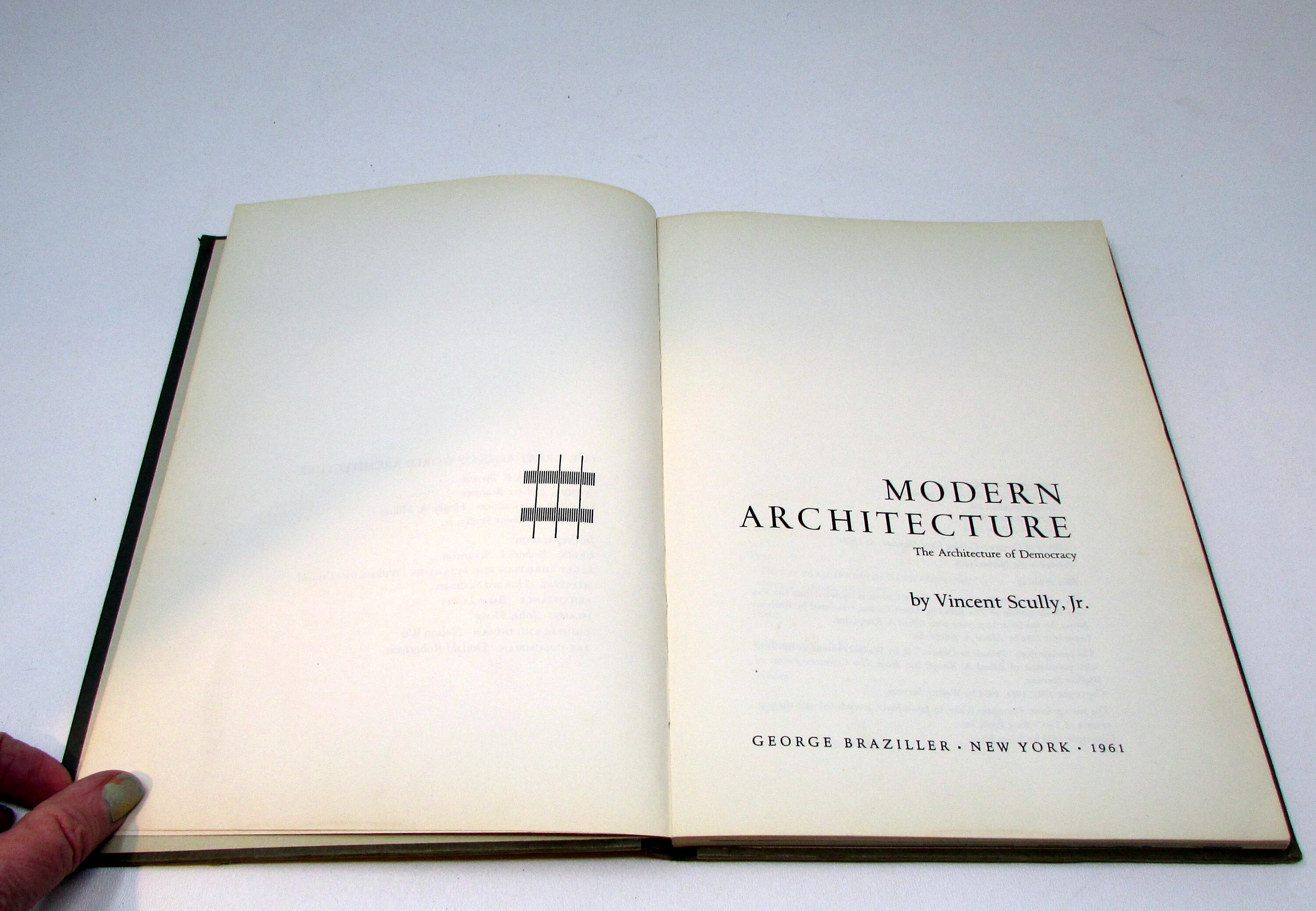洋書 MODERN ARCHITECTURE byVincent Scully,Jr. Modern architecture;: The architecture of democracy, (The