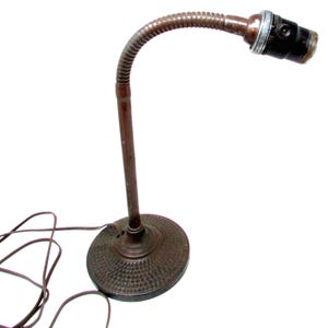 Lámpara de escritorio vintage de hierro martillado con cuello de cisne, lámpara de trabajo industrial