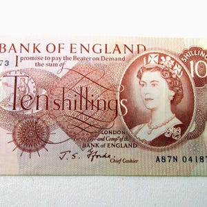 Banconota da dieci scellini della Banca d&#39;Inghilterra della Regina Elisabetta II degli anni &#39;60 – Serie Brown Portrait A87N 041873 – Valuta britannica pre-decimale da collezione