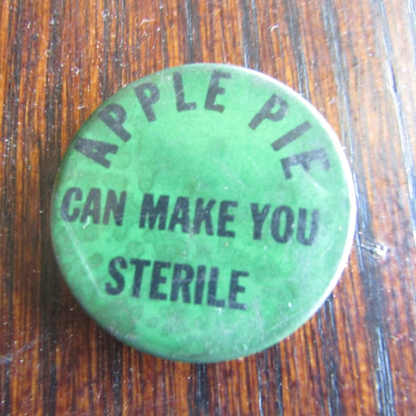 1970s Apple Pie Makes You Sterile Hippie Activist Cause Badge Button Pinback Vintage Pin Anti-War Protest