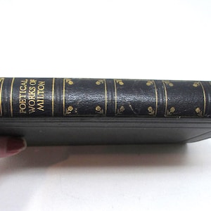 livre de poésie vintage - oeuvres poétiques de Milton - livre de poésie Longfellow John Milton 1944 belle édition pages dorées reliées en cuir