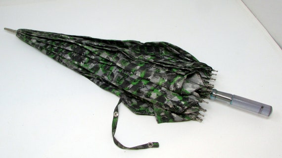 Vintage Umbrella Parasol Gray Lucite Handle Green… - image 2