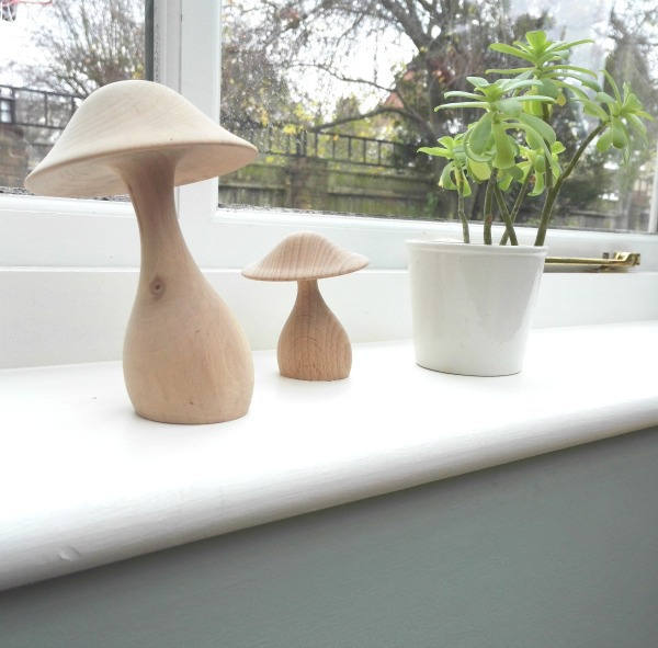 Duo de Champignons Décoratifs en Bois Brut