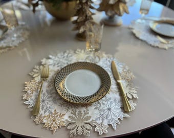 Set di 4 tovagliette rotonde intrecciate con fiocchi di neve