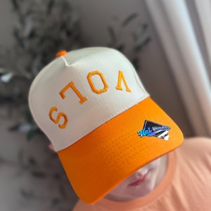 Czapka typu trucker SnapBack Tennessee Vols do góry nogami i tyłem