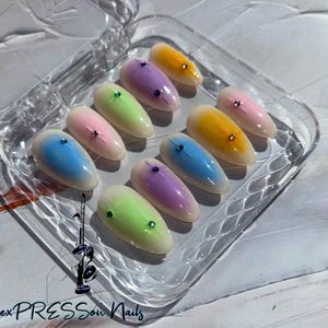 Multicolor aura press on nails, oval shape