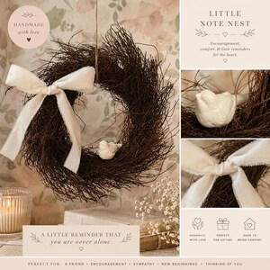 Pode incluir: Uma grinalda de galhos marrons feita à mão com um laço creme e um pequeno pássaro de cerâmica branca. A grinalda é suspensa por uma corda e apresenta o texto "Handmade with love" e "A little reminder that you are never alone."