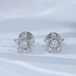 Pendientes de botón con halo de diamantes naturales con forma floral, con claridad EF-VS, para ella, regalo ecológico de pendientes de racimo de diamantes.