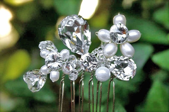Tear Drop Crystal and Pearl Comb - Etsy Canada display picture 3