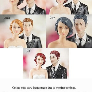 K&ouml;nnte beinhalten: Ein Set aus f&uuml;nf Hochzeitstortenfiguren mit Braut und Br&auml;utigam in verschiedenen Haarfarben: Schwarz, Braun, Blond, Grau und Rot. Die Braut und der Br&auml;utigam sind in Wei&szlig; und Schwarz gekleidet.
