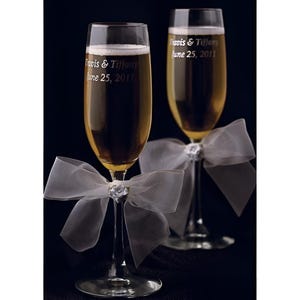 Hydrangea Bouquet Wedding Toasting Glasses - Custom Engraving Available