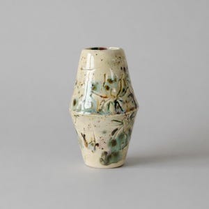 Spider Imprint Ceramic Mini Vase – Nature’s Fierce Silence, Ø6×10 cm