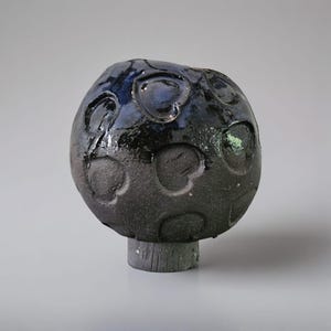 Romanze Blossom Keramikkugel-Übertopf – Ø 7 × 8 cm