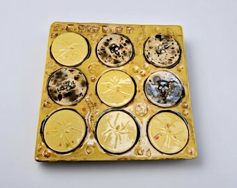 Tablero de tres en raya Sunset Shadow – Juego ritual de cerámica hecho a mano, 18×18 cm