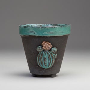 Spine & Sand Ceramic Planter – Quiet Resilience In Clay, Ø7×8 cm, in 2 colors
