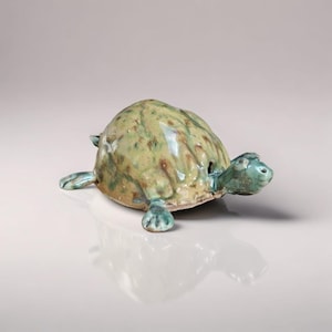 Figurine tortue en céramique vigilante – Symbole de patience et d'endurance, Ø8 × 12 cm