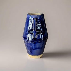 Mini vase en céramique Crux Inversa – Vase de la souveraineté intérieure, Ø6 × 10 cm
