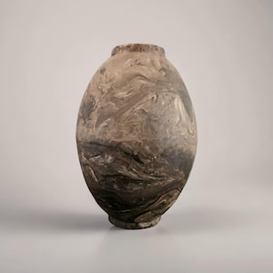 Marbled Earth Ceramic Vase – Stone-Toned Ritual Vessel, Ø11×17 cm