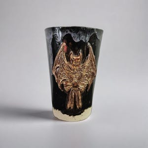 Nocturnal Bat Tumbler – Gothic Ritual Ceramic Vessel, Ø8×12 cm