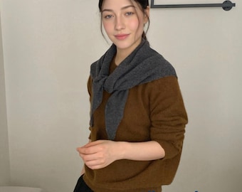 Bufanda triangular de punto 100 % lana gris carbón, chal minimalista de canalé, chal de lana suave