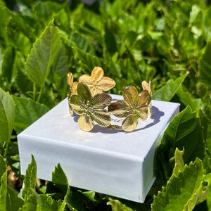 Gold Flower Bangle