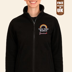 Chaqueta con monograma médico personalizado y cremallera completa, chaqueta polar de enfermera bordada a medida, uniforme polar para personal sanitario, camiseta de enfermería