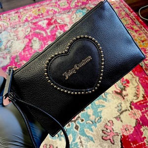 Monedero de muñeca Juicy Couture negro