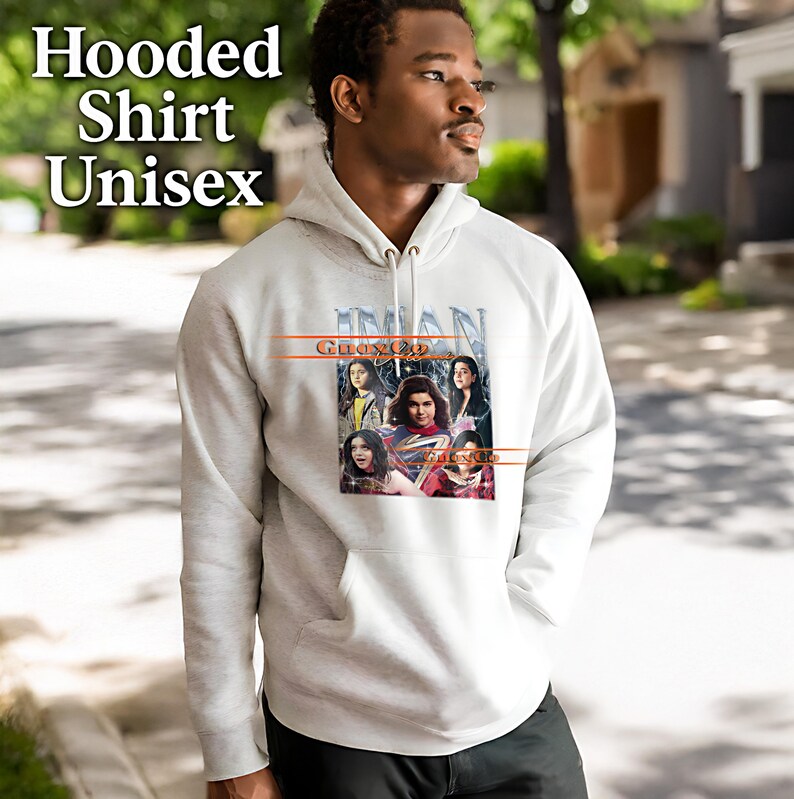 K&ouml;nnte beinhalten: Ein hellgrauer Unisex-Kapuzenpullover mit einem Front-Grafik-Design mit einer Gruppe von Personen und dem Text "IMAN". Der Pullover hat auch den Text "Hooded Shirt Unisex" oben.
