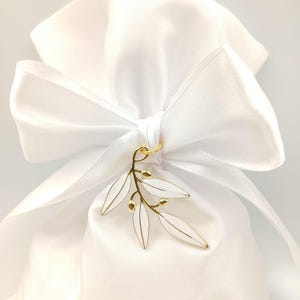 Olive branch Wedding Favors with enamel charm ,Greek Bombonieres Koufeta ,Bridal shower gift, Greek engagement favor (Set of 10)