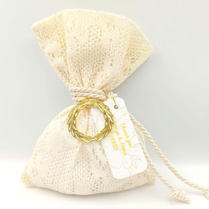 パーソナライズされたウェディングレースの記念品、オリーブのリースとクフェタチーズをあしらったギリシャ風ボンボニエール（10個）