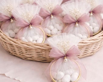 Tulle Ring Wedding Favors with 5 Sugared Almonds, Gold Hoop Favor with Pearl, Bridal shower Guest Gift Set of 10